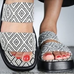 Minx Breeze Aztec Sandals Size 7